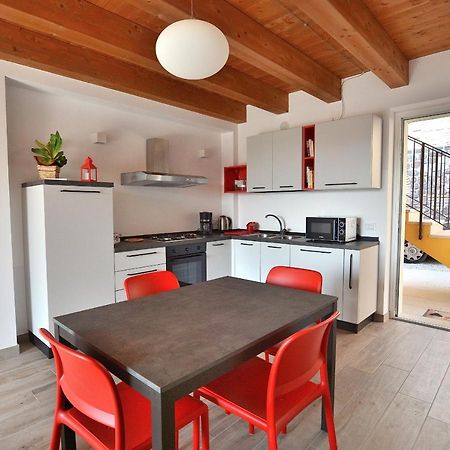Red Apartment In Marciaga Di Costermano Exteriör bild
