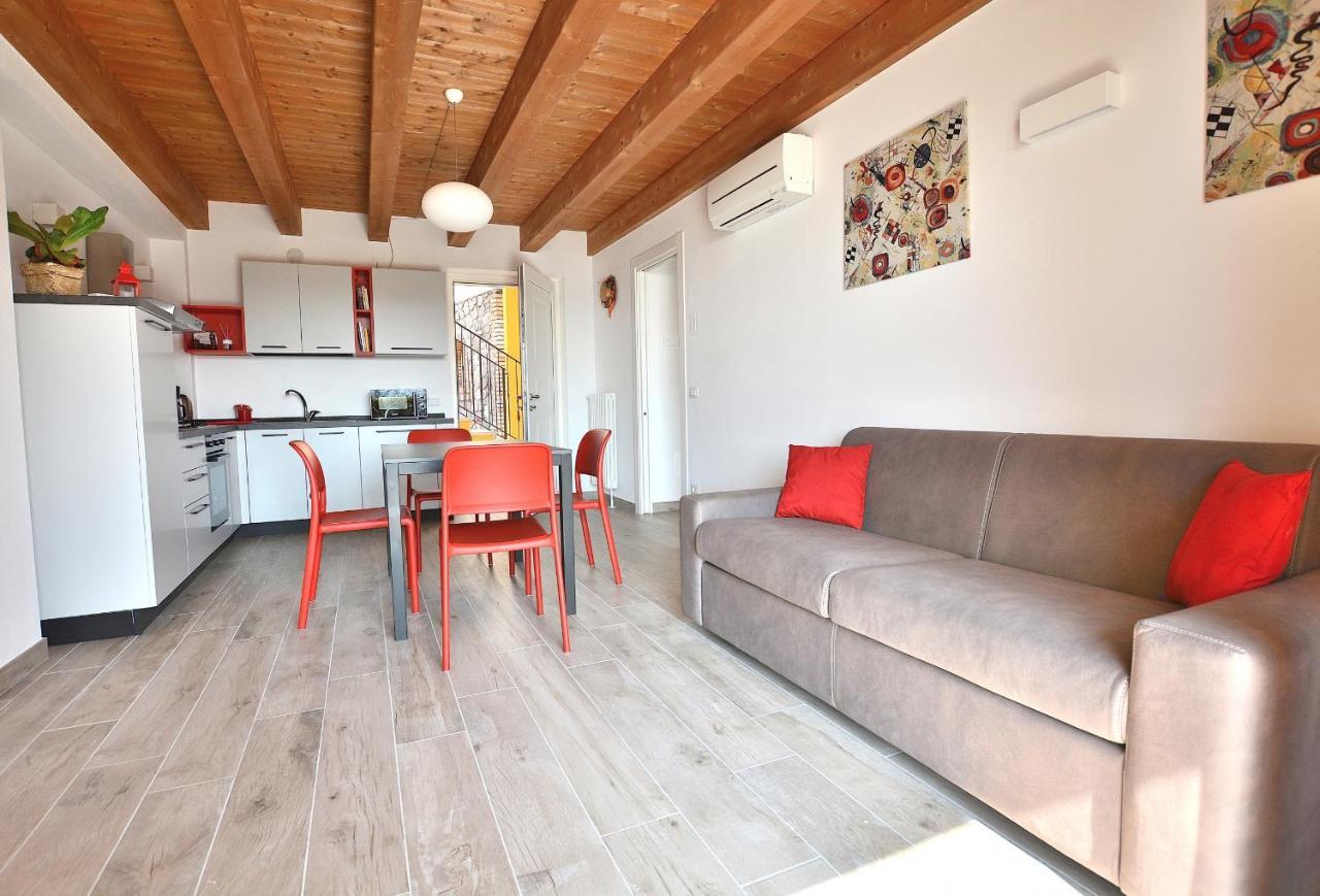 Red Apartment In Marciaga Di Costermano Exteriör bild