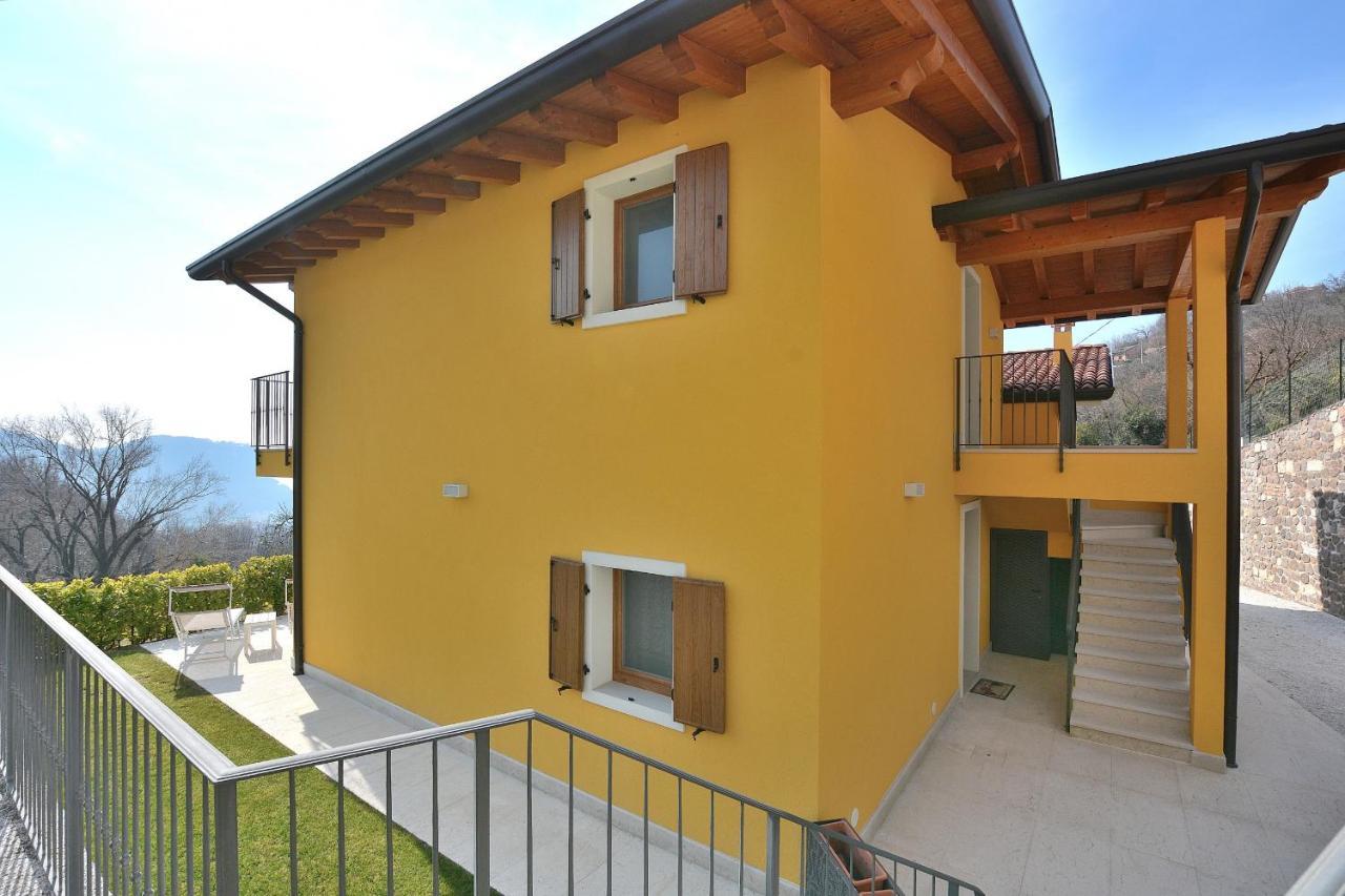 Red Apartment In Marciaga Di Costermano Exteriör bild