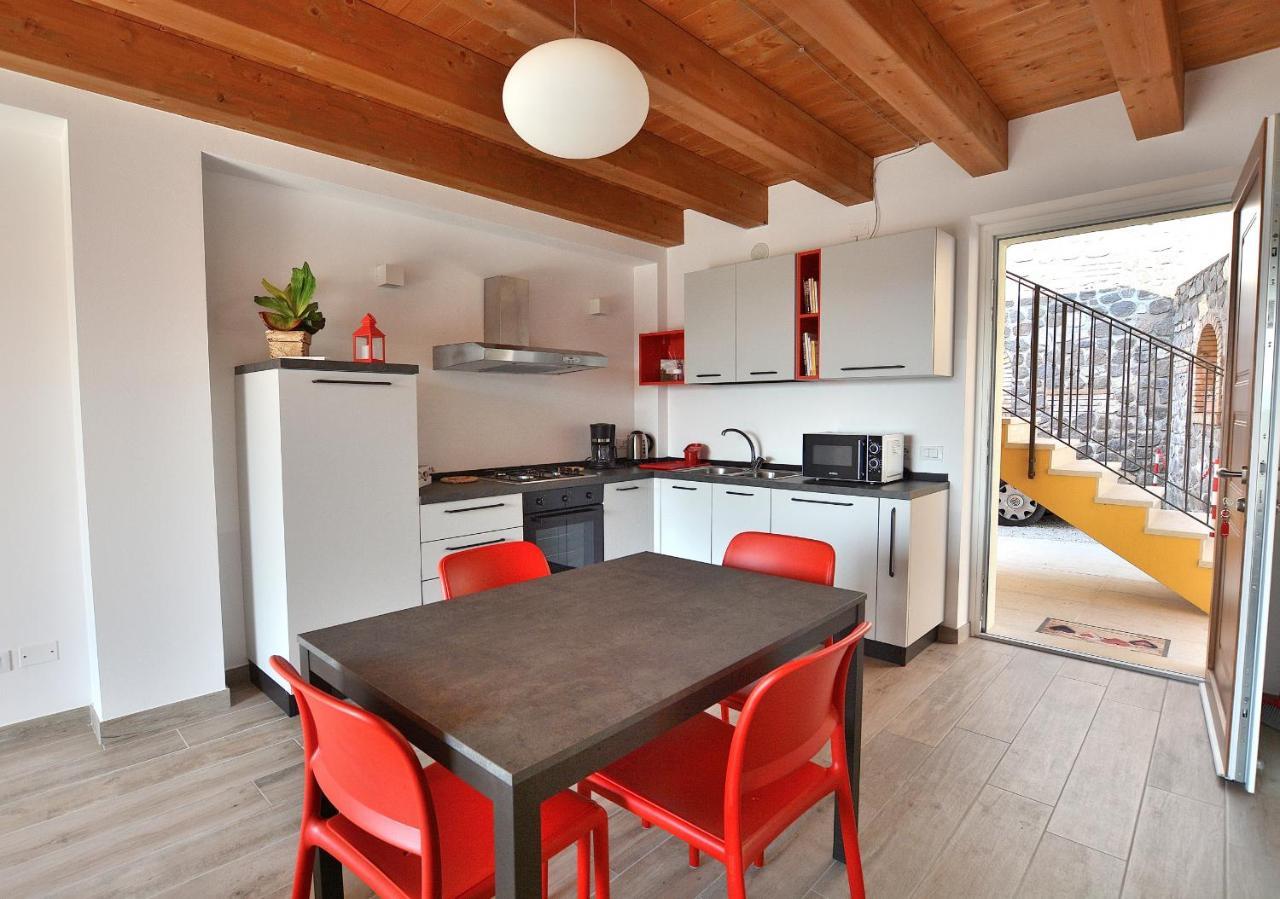 Red Apartment In Marciaga Di Costermano Exteriör bild